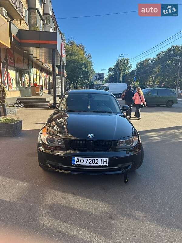 Хэтчбек BMW 1 Series 2007 в Киеве