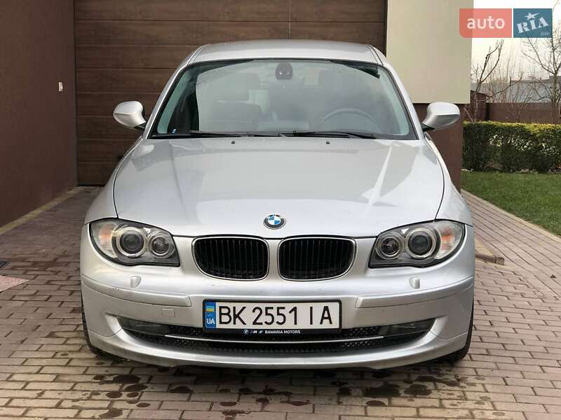 Хэтчбек BMW 1 Series 2010 в Луцке