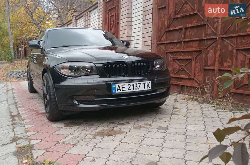 Хэтчбек BMW 1 Series 2010 в Днепре