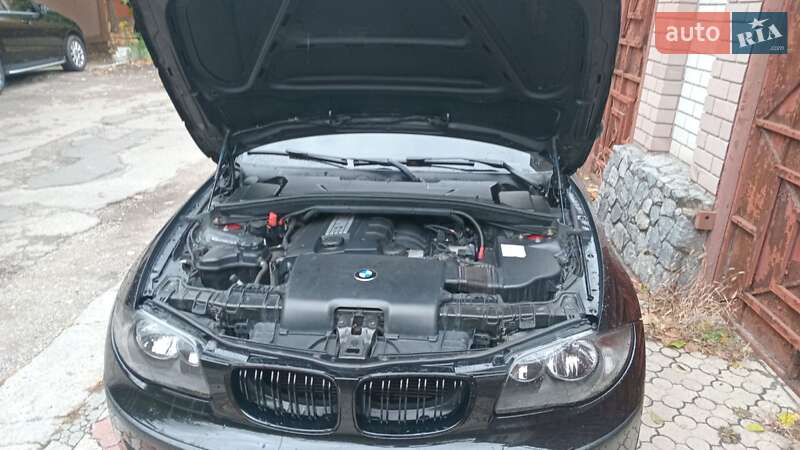 Хэтчбек BMW 1 Series 2010 в Днепре
