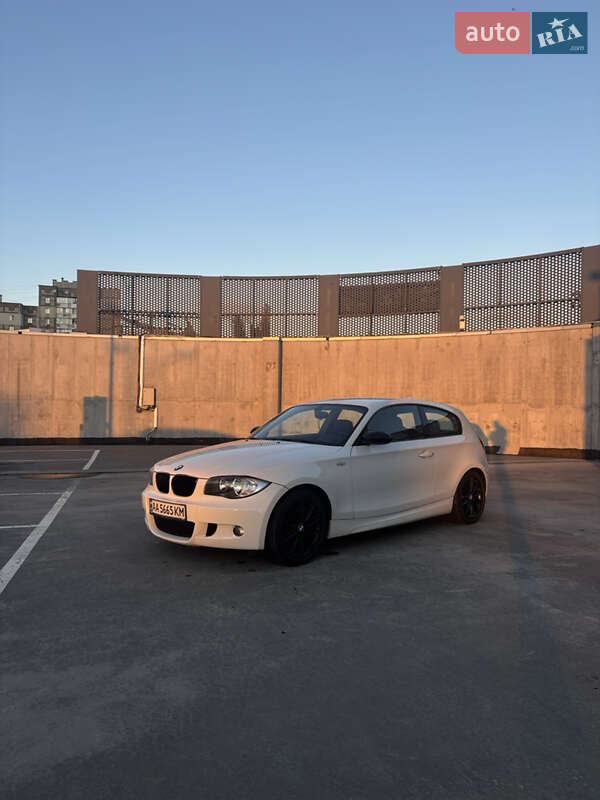 Хэтчбек BMW 1 Series 2008 в Киеве