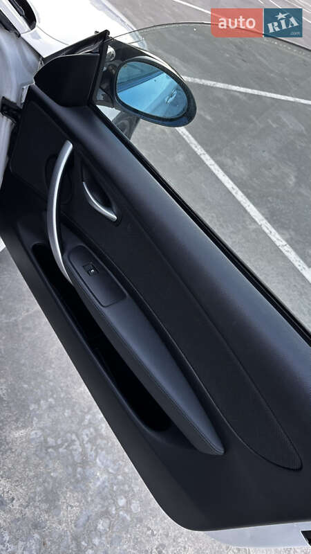 Хэтчбек BMW 1 Series 2008 в Киеве