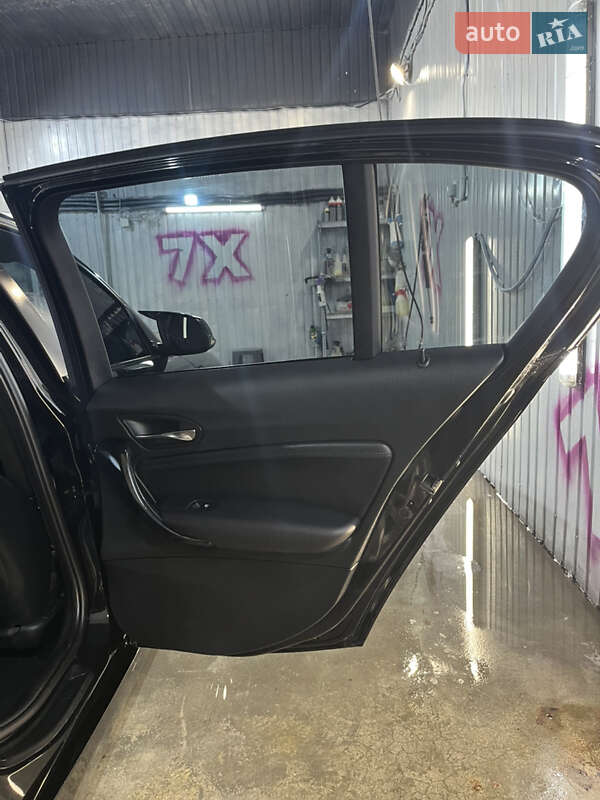 Хетчбек BMW 1 Series 2011 в Києві фото 5 Хетчбек BMW 1 Series 2011 в Києві