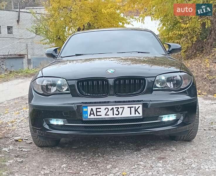 Хэтчбек BMW 1 Series 2010 в Днепре