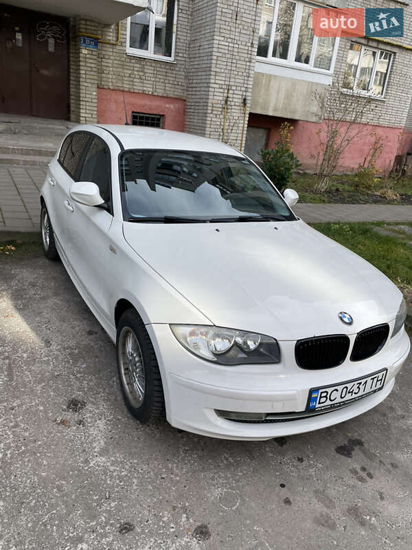 Хэтчбек BMW 1 Series 2010 в Львове