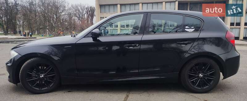 Хэтчбек BMW 1 Series 2009 в Каменском