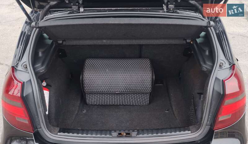 Хэтчбек BMW 1 Series 2009 в Каменском