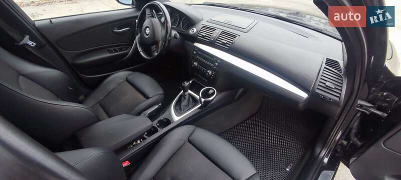 Хэтчбек BMW 1 Series 2009 в Каменском