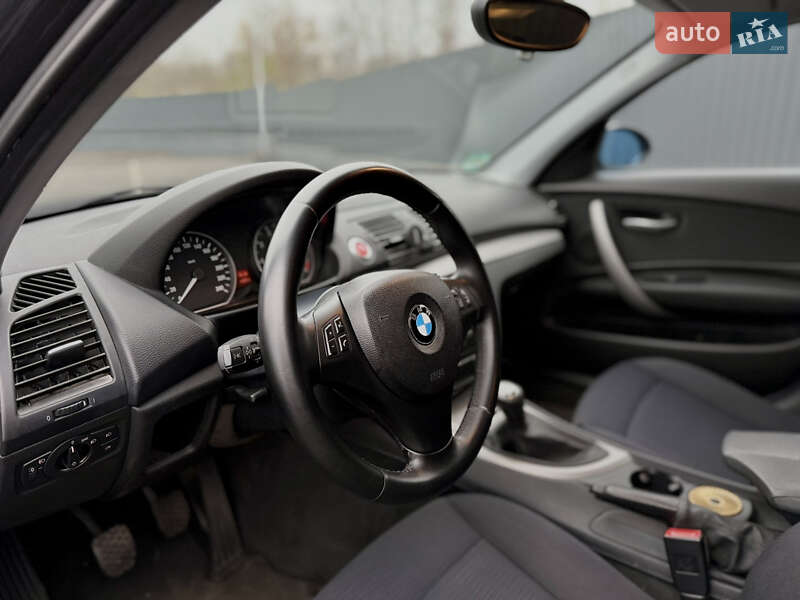 Хэтчбек BMW 1 Series 2008 в Житомире