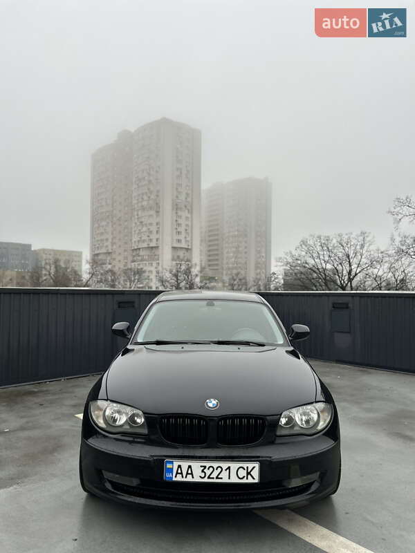 Хетчбек BMW 1 Series 2010 в Києві фото 2 Хетчбек BMW 1 Series 2010 в Києві