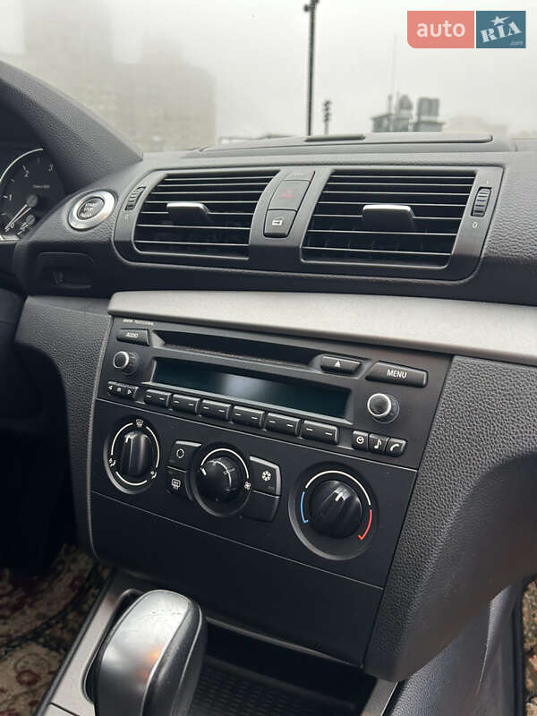 Хетчбек BMW 1 Series 2010 в Києві фото 25 Хетчбек BMW 1 Series 2010 в Києві
