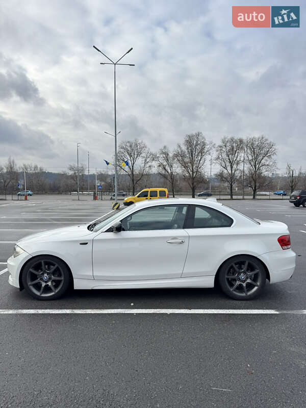 Купе BMW 1 Series 2011 в Киеве