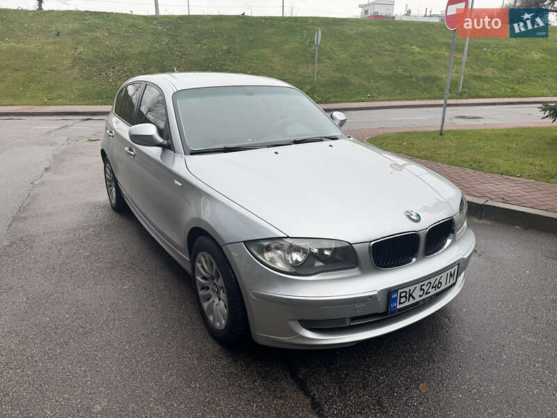 Хэтчбек BMW 1 Series 2010 в Киеве