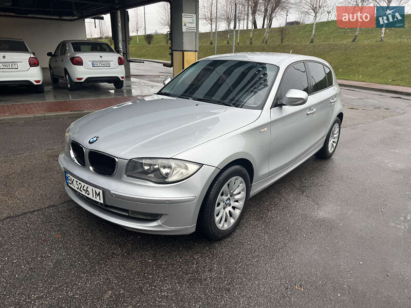 Хэтчбек BMW 1 Series 2010 в Киеве