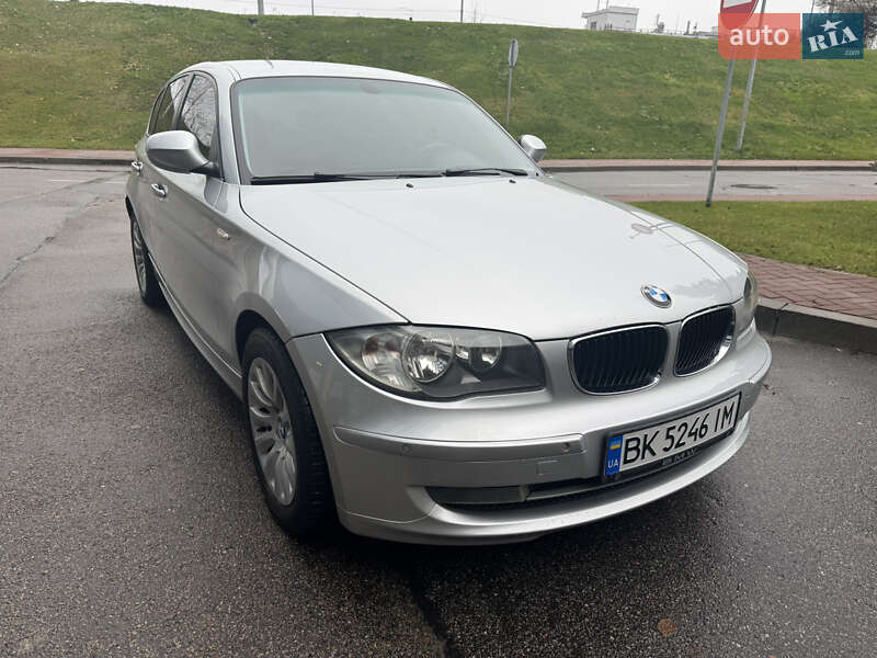 Хэтчбек BMW 1 Series 2010 в Киеве