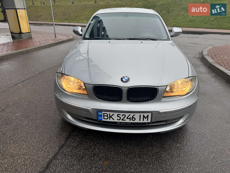 Хэтчбек BMW 1 Series 2010 в Киеве