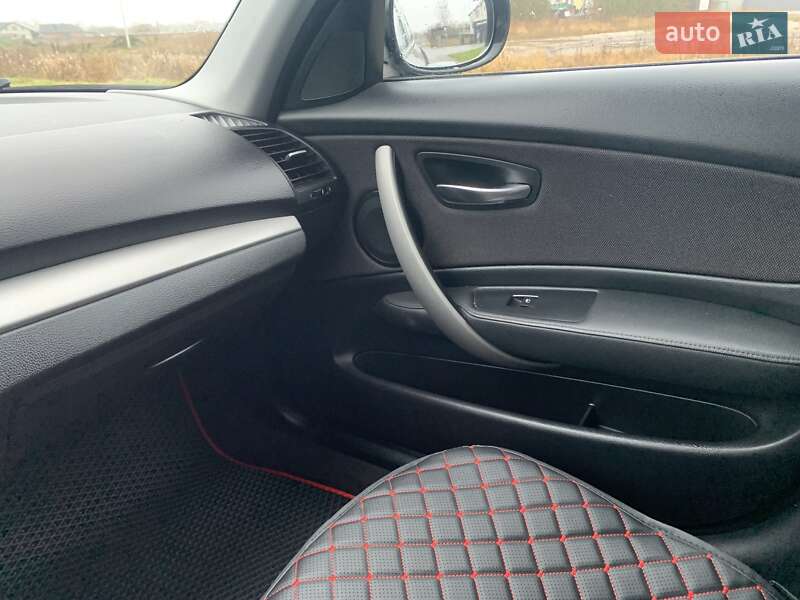 Хетчбек BMW 1 Series 2010 в Сокалі