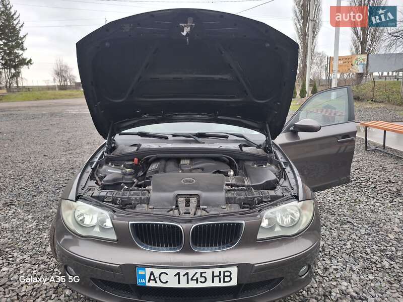 Хэтчбек BMW 1 Series 2005 в Иваничах