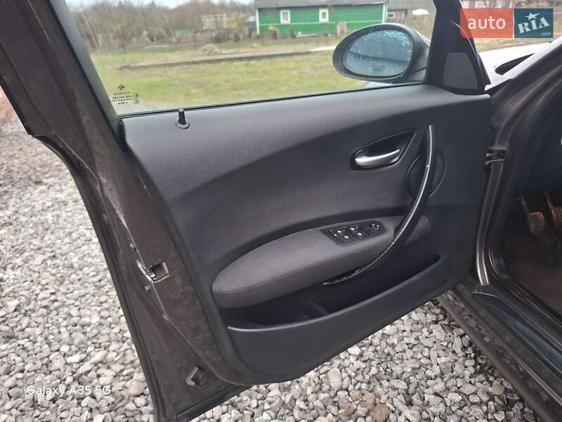 Хэтчбек BMW 1 Series 2005 в Иваничах