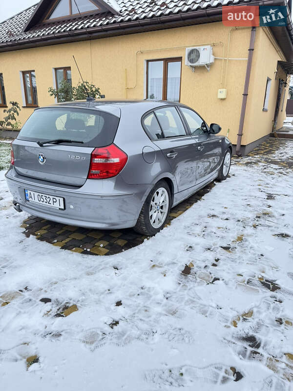 Хетчбек BMW 1 Series 2010 в Бобровиці