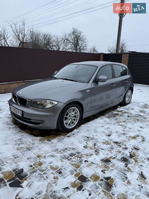 Хетчбек BMW 1 Series 2010 в Бобровиці