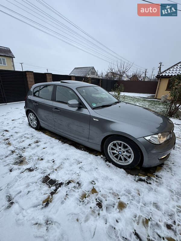 Хетчбек BMW 1 Series 2010 в Бобровиці