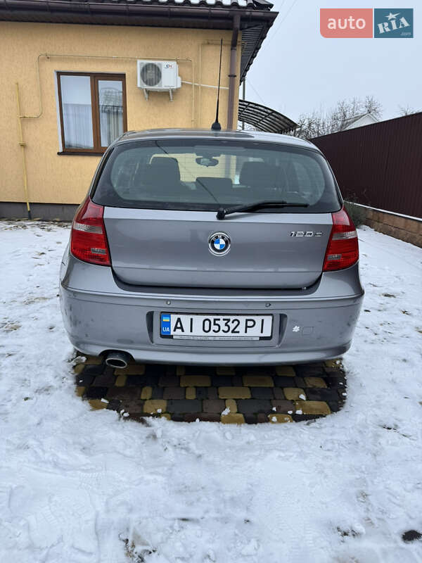 Хетчбек BMW 1 Series 2010 в Бобровиці
