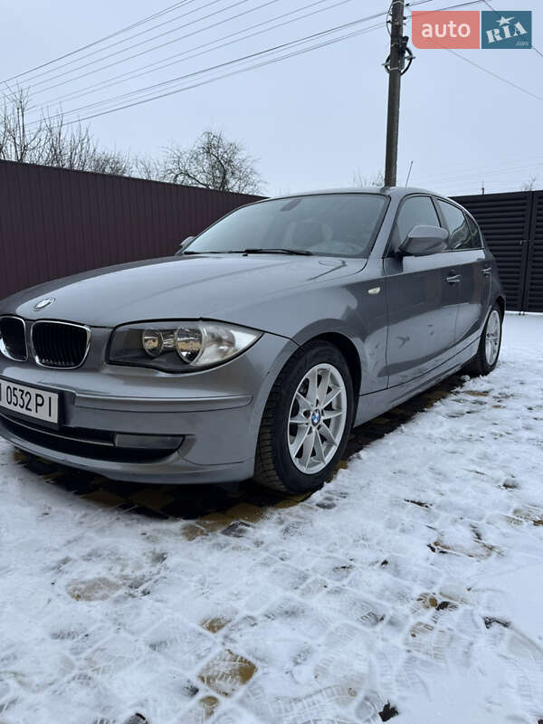 Хетчбек BMW 1 Series 2010 в Бобровиці