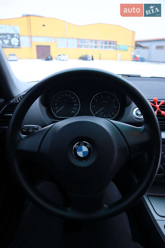 Хэтчбек BMW 1 Series 2006 в Киеве