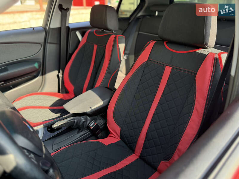 Хэтчбек BMW 1 Series 2011 в Запорожье