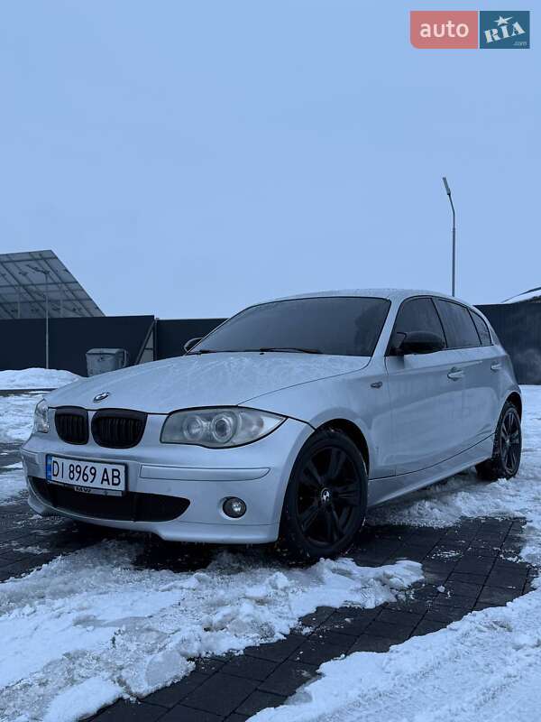 Хэтчбек BMW 1 Series 2004 в Самборе