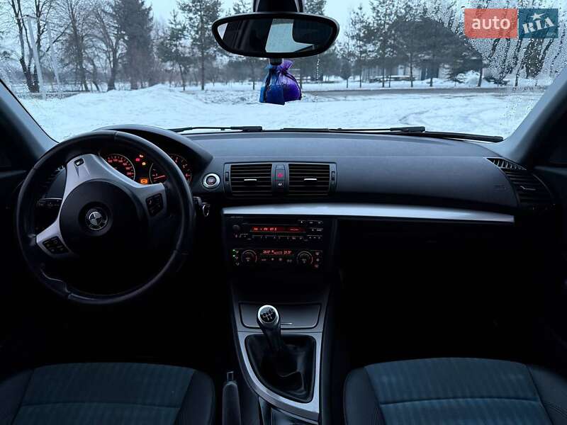 Хэтчбек BMW 1 Series 2004 в Самборе