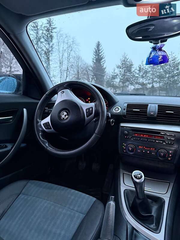 Хэтчбек BMW 1 Series 2004 в Самборе