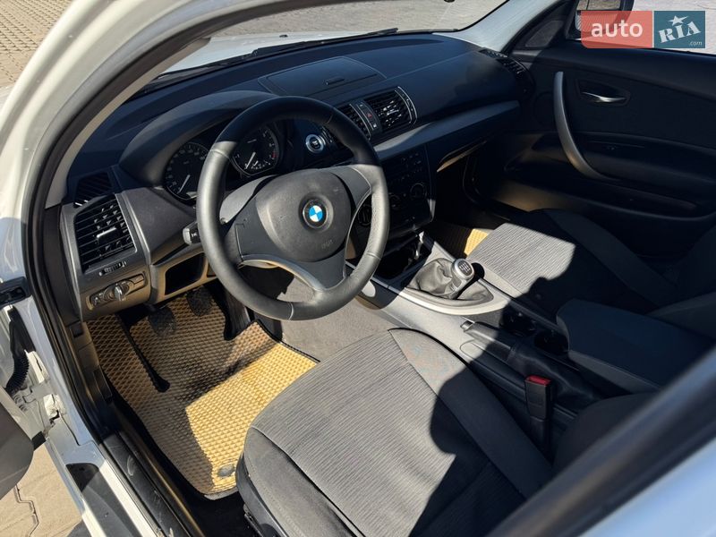 Хэтчбек BMW 1 Series 2009 в Ивано-Франковске