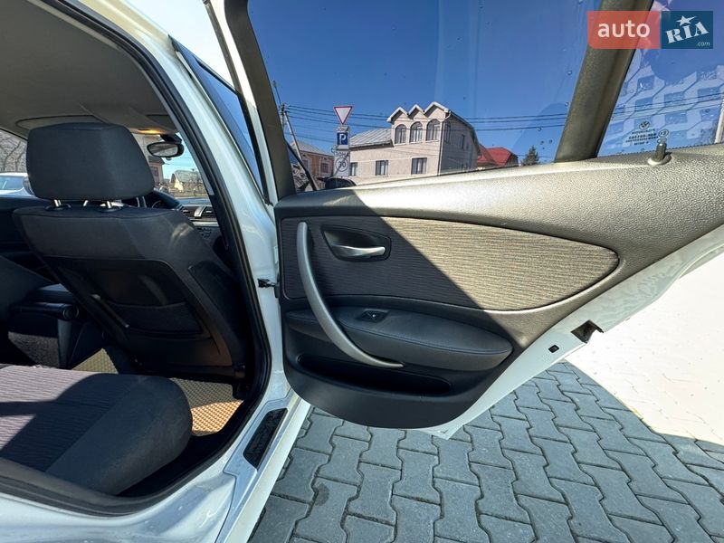 Хэтчбек BMW 1 Series 2009 в Ивано-Франковске