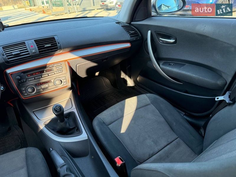 Хэтчбек BMW 1 Series 2004 в Стрые