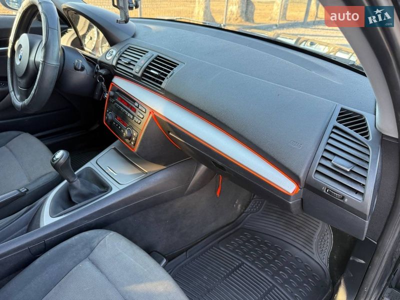 Хэтчбек BMW 1 Series 2004 в Стрые