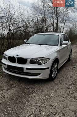 Хэтчбек BMW 1 Series 2010 в Хусте