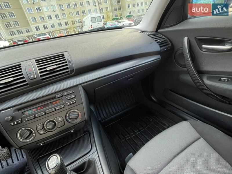 Хэтчбек BMW 1 Series 2006 в Одессе
