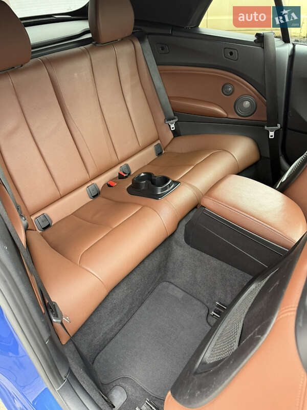 Кабриолет BMW 2 Series 2015 в Ужгороде