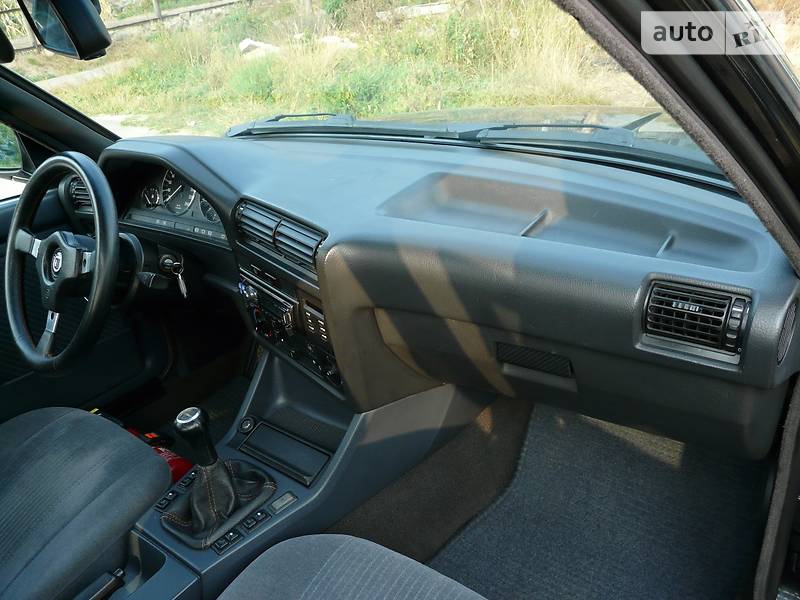 Седан BMW 3 Series 1986 в Житомире