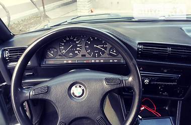 Седан BMW 3 Series 1986 в Черновцах