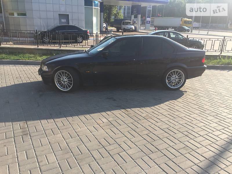 Седан BMW 3 Series 1996 в Киеве