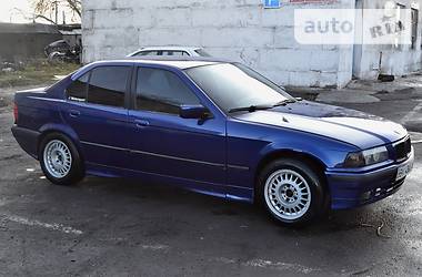 Седан BMW 3 Series 1994 в Горишних Плавнях