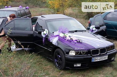 Седан BMW 3 Series 1992 в Раздельной