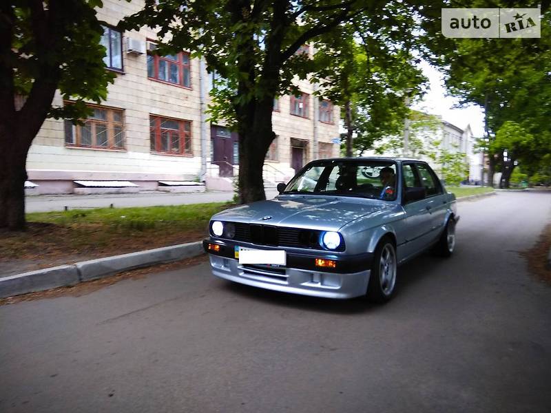 Седан BMW 3 Series 1987 в Харькове