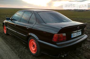 Седан BMW 3 Series 1992 в Раздельной