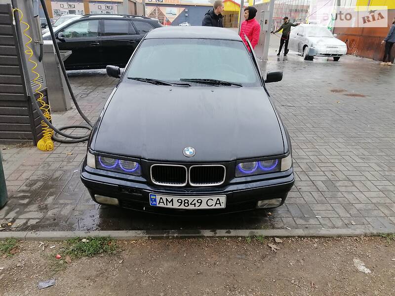 Седан BMW 3 Series 1991 в 