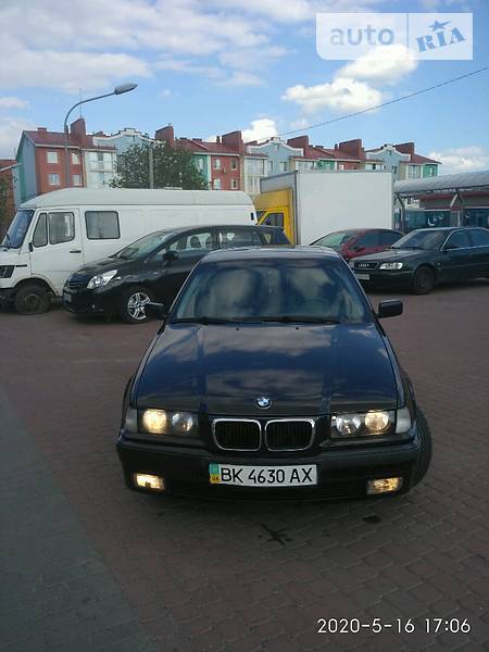 Седан BMW 3 Series 1998 в Рівному