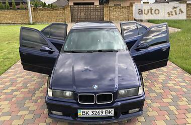 Седан BMW 3 Series 1995 в Ровно